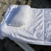 Велюровая белая подстилка - полотенце для  шезлонга с подушечкой и карманом
