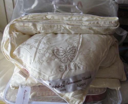 Одеяло Aonasi шелковое облегченное (вес 1 кг) 200х220 см.