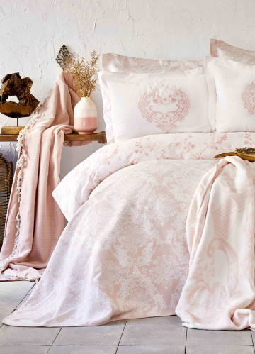 Набор постельное белье с покрывалом + плед Karaca Home Quatre royal pudra 2020-1 пудра евро